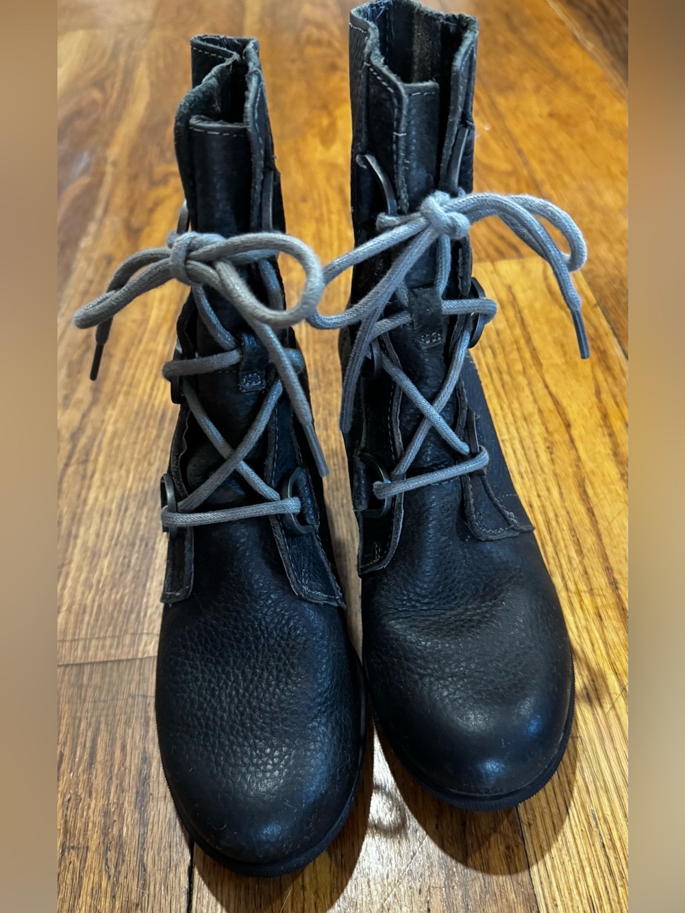 Sorel Black Lace-Up Ankle Boots with Gray Laces